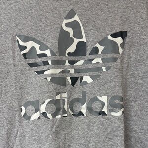 Men’s Adidas Gray Graphic Tee, Large